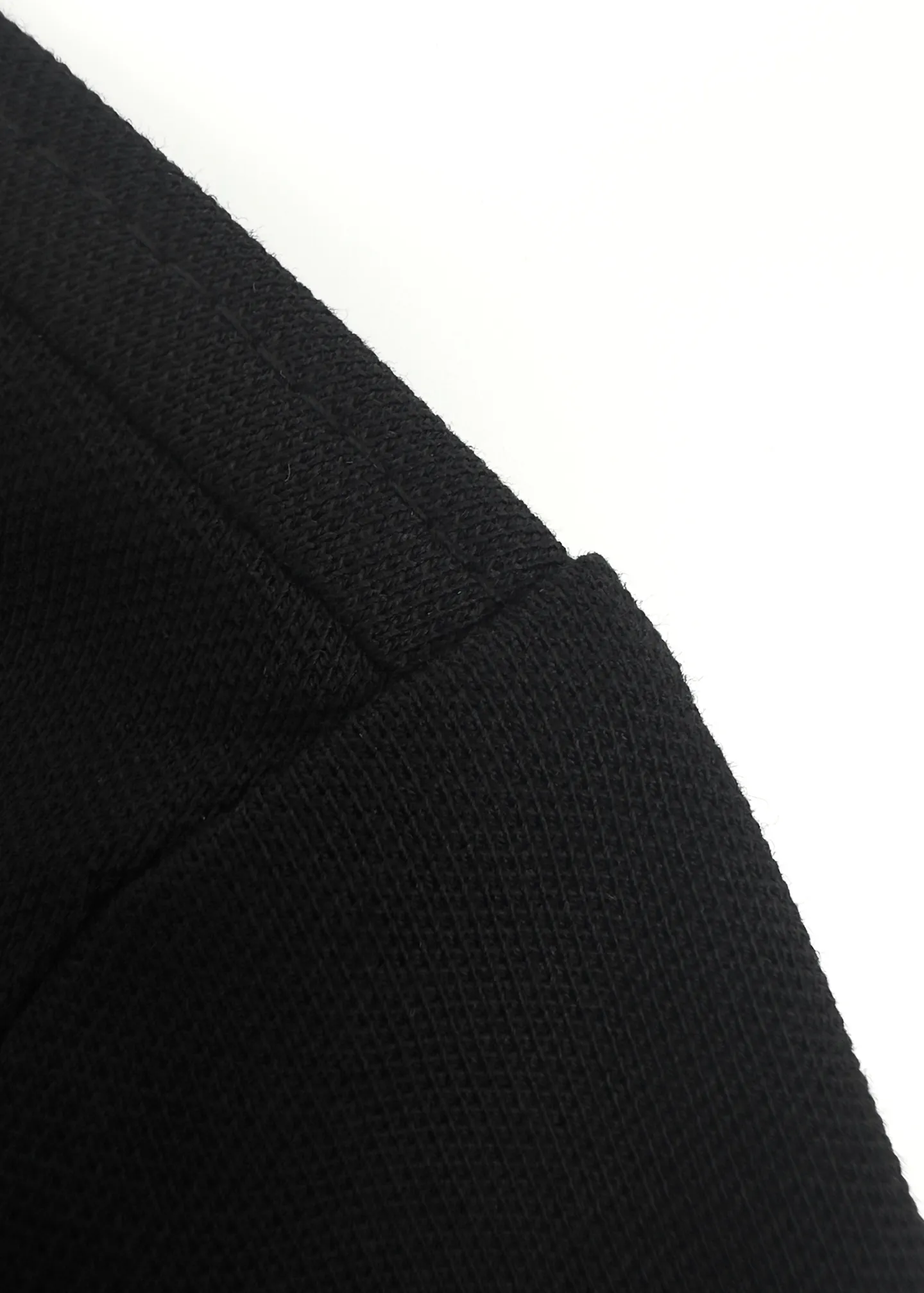 Lacoste Crocodile Logo Polo Shirt Custom Glazed Bee Extract Cotton Delicate and Soft Comfortable Breathable Soft Black with a Breathable Feeling Not Heavy and Unobtrusive Using the Most Calm Tones to Interpret French Relaxation The Iconic Little Crocodile Comes to Your Heart On the Pure Black Canvas, it outlines a low-key edge with a vivid attitude and simplifies the complexities. It uses black as the base and green crocodile as the print to show the texture and brand heritage in a low-key manner. Process 1: Use car seal technology Make independent embroidery chapters through computer embroidery, then position them and sew them to fix them on the clothes. They have a strong three-dimensional effect, are strong and washable, and have stable quality. Process 2: The fabrics have been fermented and washed. They have a better feel and texture. They are not easy to deform, not easy to shrink, not easy to fade, and maintain long-term beauty. Accessories: Customized 1:1 Lacoste crocodile logo Customized 1:1 Lacoste trademark Version: Fitted version Size: S M L XL Style number: CC 968